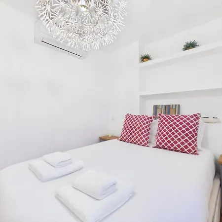Bright 1br W/ Ac In Historic Alfama | By Airnest