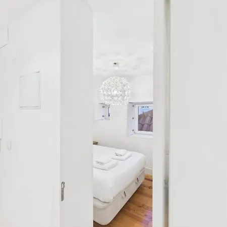 Bright 1br W/ Ac In Historic Alfama | By Airnest Lisboa
