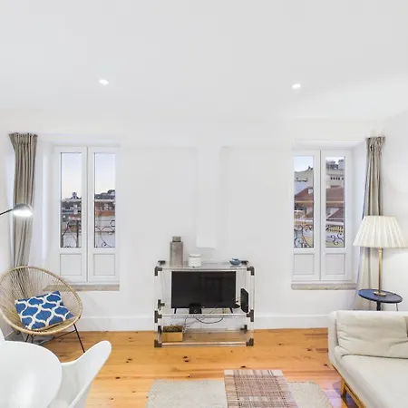 Bright 1br W/ Ac In Historic Alfama | By Airnest