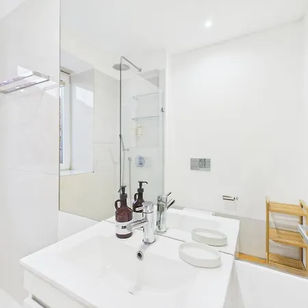 Bright 1br W/ Ac In Historic Alfama | By Airnest Lägenhet *