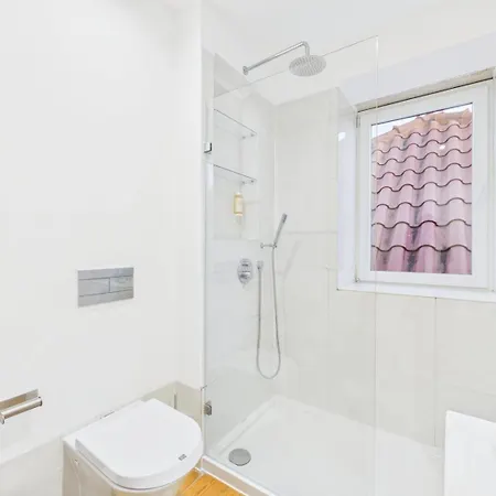 Appartement Bright 1br W/ Ac In Historic Alfama | By Airnest